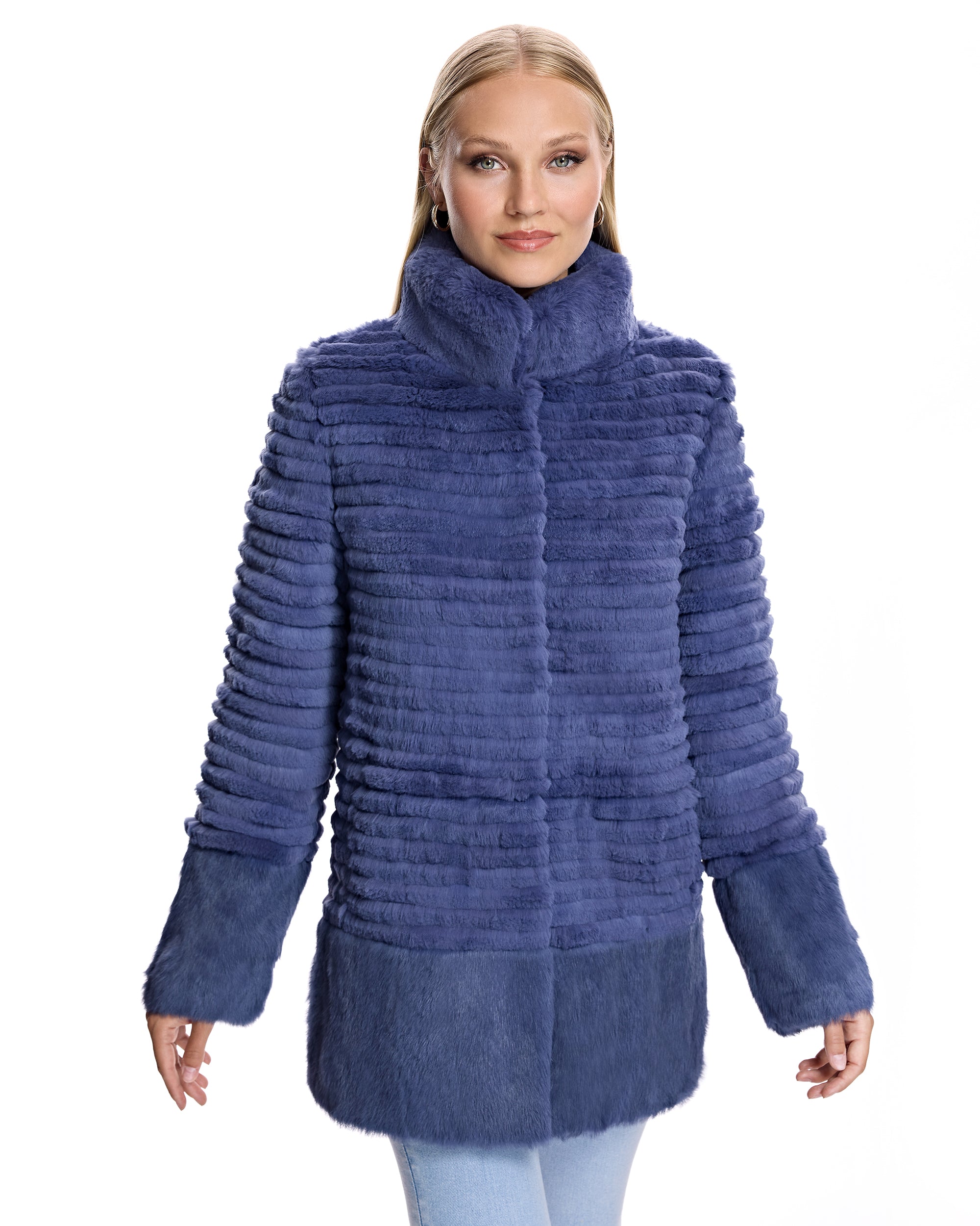 Abrigo de Conejo con Cuello Alto