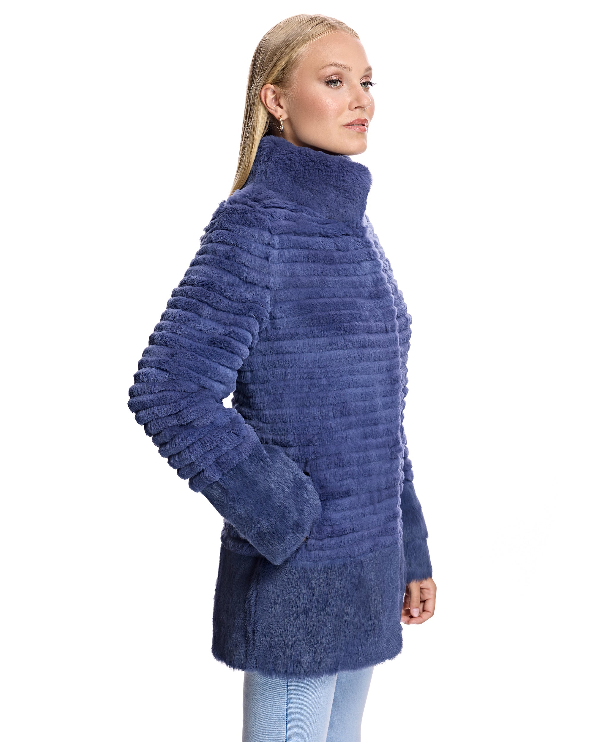 Abrigo de Conejo con Cuello Alto